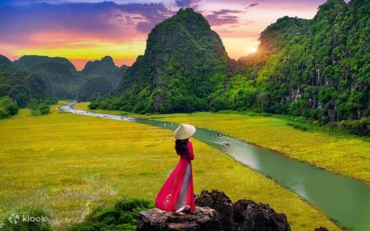 Taxi Ninh Bình đi Nội Bài cần đặt trước bao lâu để luôn có xe?